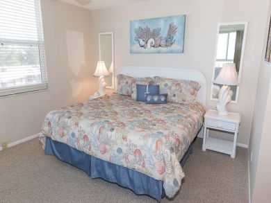 Enjoy  Views of the Gulf from this Two Bedroom Siesta Condo